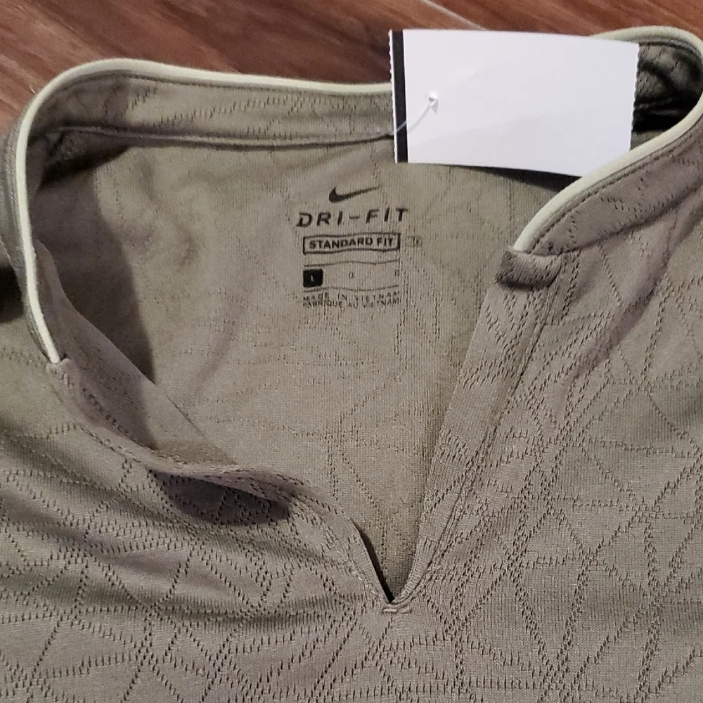 Nike Green Short Sleeve Men's Tee